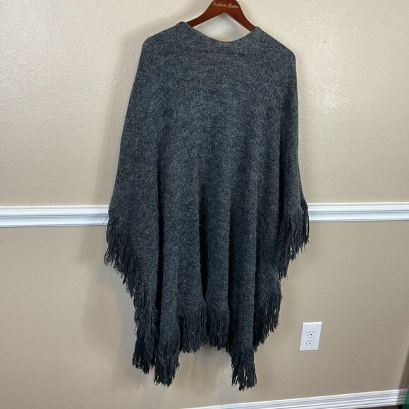 Do Everything In Love Gray Poncho OS Open Front Sweater Acrylic Warm Cozy Boho - Picture 11 of 11